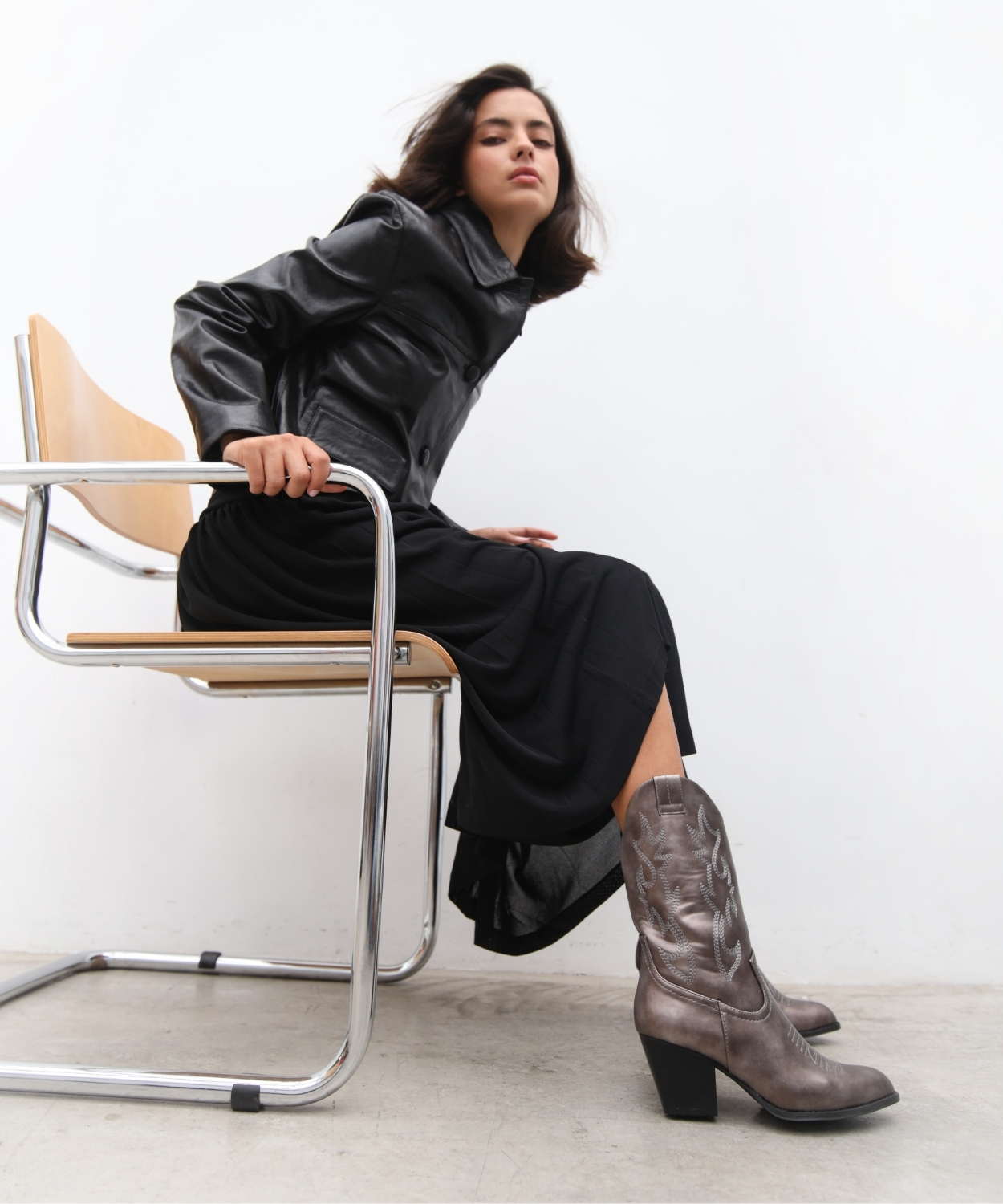 Botas cowboy media ca&ntilde;a tac&oacute;n metalizadas image number null